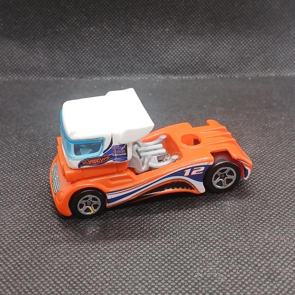 1998 Hot Wheels Mattel 18 Wheeler Semi Fast Orange Truck, Diecast Metal
